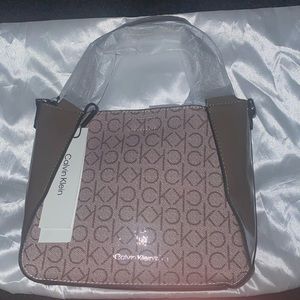 NWT Calvin Klein 2 in 1 crossbody handbag purse. Detachable coin pouch